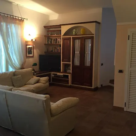 Noemi *